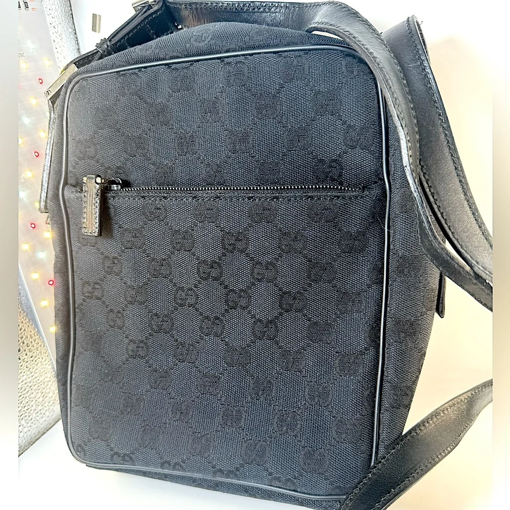 Gucci Monogram Messenger Crossbody Bag Vintage Early 2000s Rare Gucci GG EUC - Picture 2 of 16